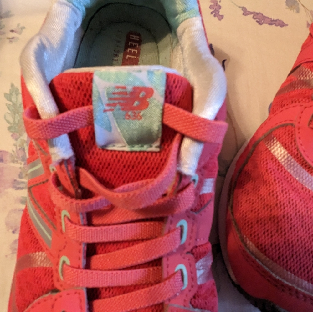 Women's size 10 New Balance shoes